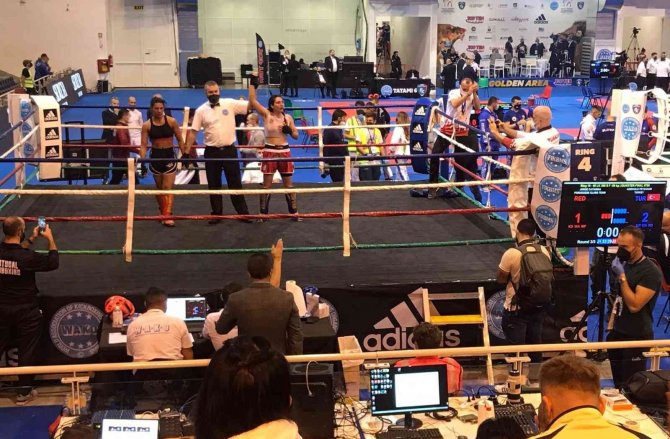 Ebyü Öğrencisi Azizoğlu, Kickboks Şampiyonasında Dünya Üçüncüsü Oldu