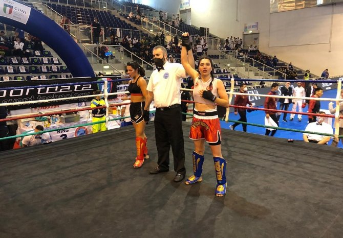 Ebyü Öğrencisi Azizoğlu, Kickboks Şampiyonasında Dünya Üçüncüsü Oldu