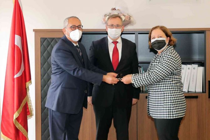 Tıp Fakültesinde Devir Teslim Töreni