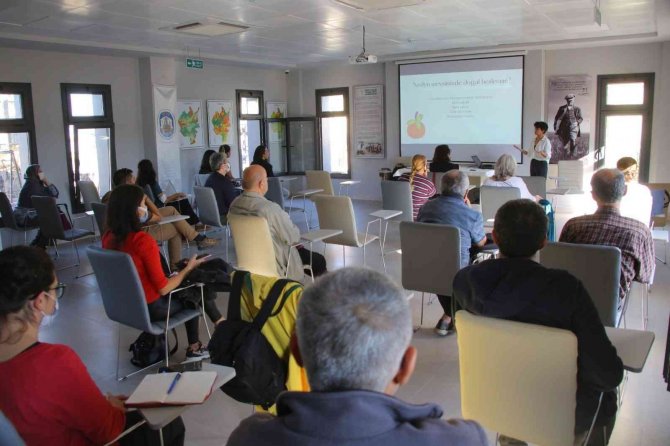 Efes Tarlası Yaşam Köyü’nde Doğal Beslenme Anlatıldı