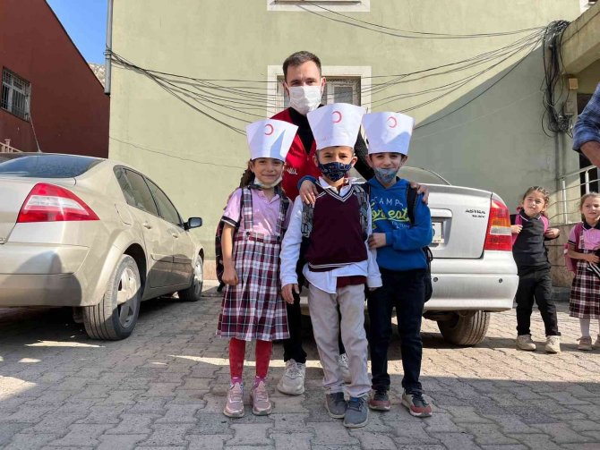 Genç Kızılay Manisa, Silopili Öğrencileri Sevindirdi