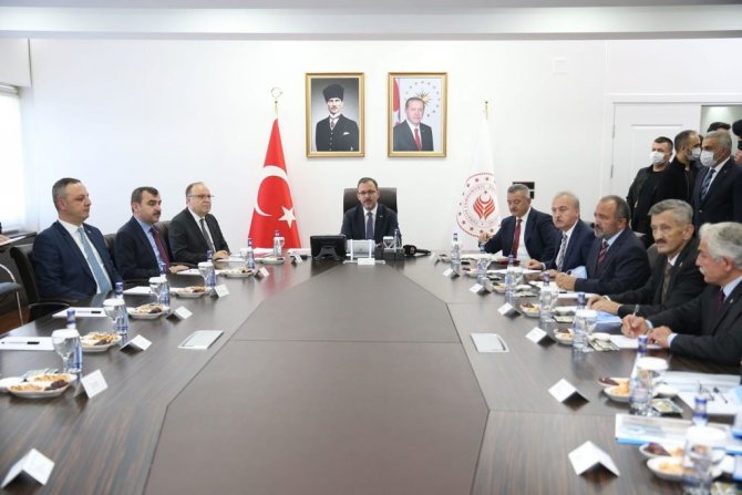 Bakan Kasapoğlu: "’Yakın Işıkları, Türkiye Aydınlansın’ Diyerek Başladığımız Yolculuk Heyecanla Devam Ediyor"