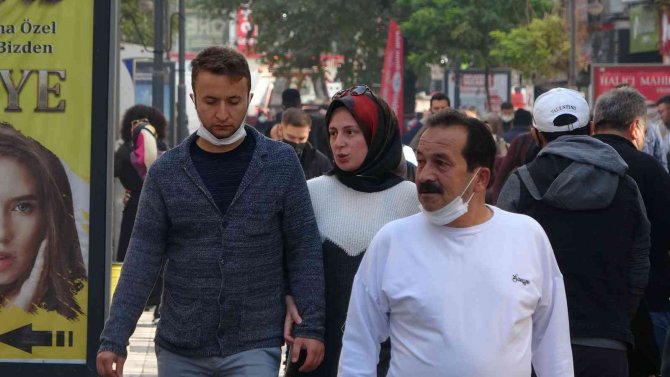 Karabük’te Vatandaşlar Korona Virüs Tedbirlerini Unuttu