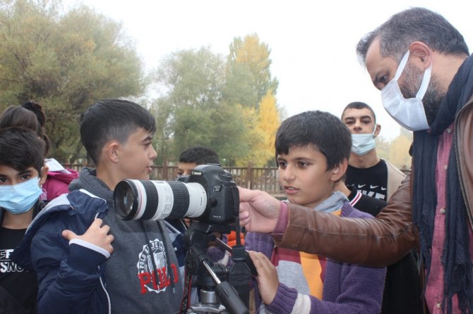 İ̇şitme Engelli Öğrencilere Fotoğraf Eğitimi