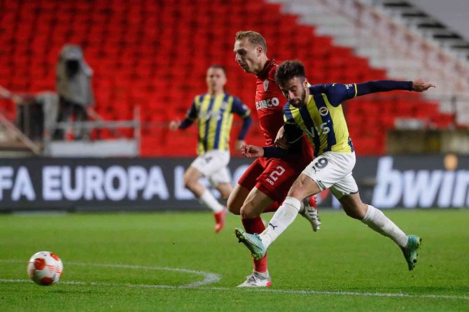 Uefa Avrupa Ligi: Royal Antwerp: 0 - Fenerbahçe: 3 (Maç Sonucu)