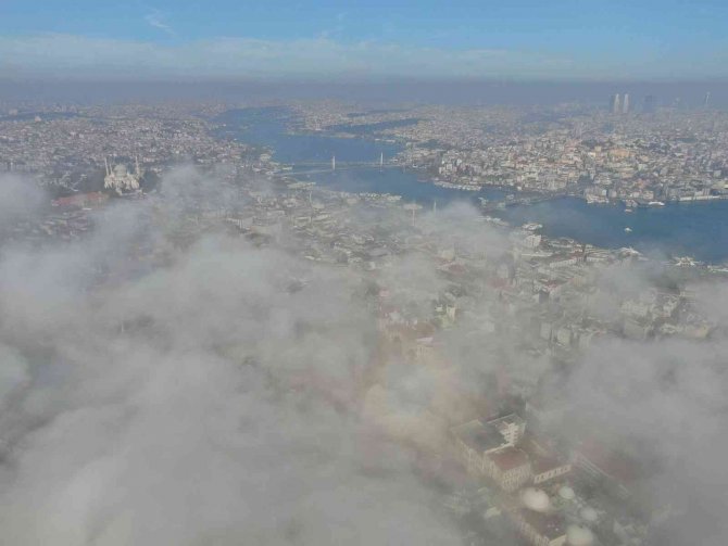 Ayasofya Camii Sis Bulutunda Kayboldu