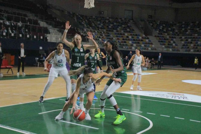 Kbsl: İ̇zmit Belediyespor: 67 - Bursa Bşb: 77