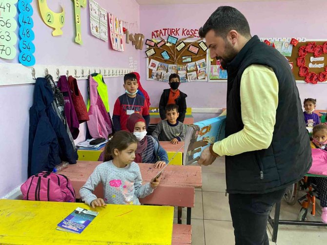 Kahke Ve Patpat Dergileri Okullarda Dağıtıldı