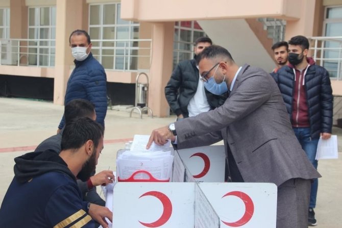 Burhaniye’ De Üniversiteliler Kan Bağışında Bulundu