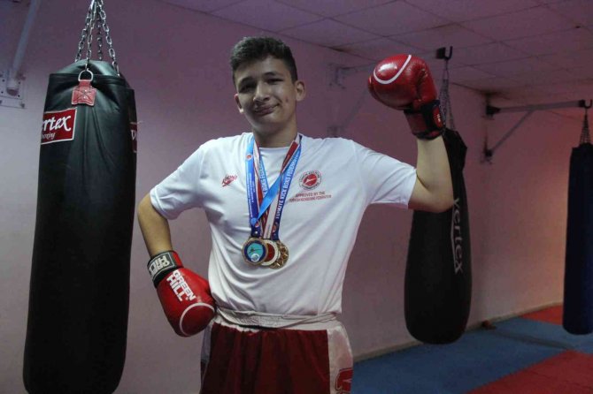 Gençler Avrupa Kick Boks Şampiyonası’na Elazığ’dan 3 İsim Katıldı