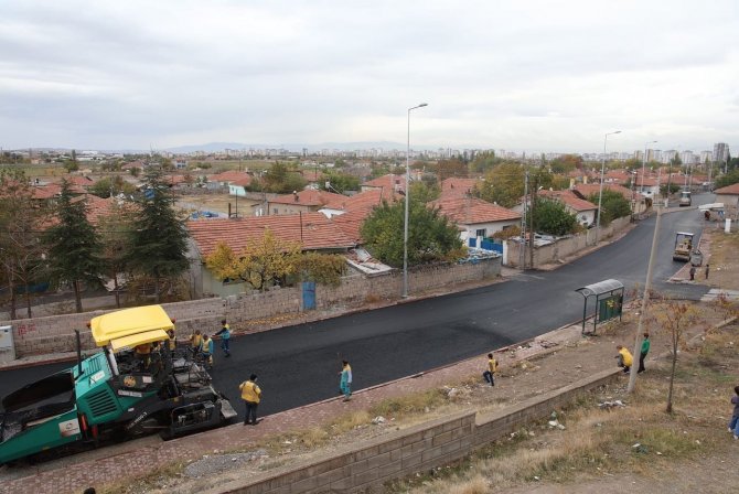Başkan Çolakbayrakdar, Asfalt Makinasının Başına Geçti, Asfalt Döktü