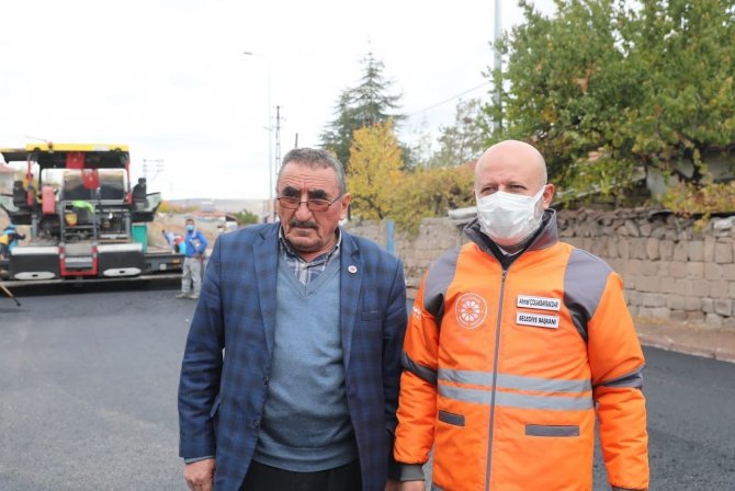 Başkan Çolakbayrakdar, Asfalt Makinasının Başına Geçti, Asfalt Döktü