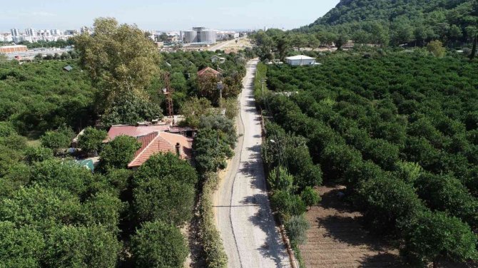 Konyaaltı’nda İki Sokak Arasına Bin 500 Ton Sıcak Asfalt