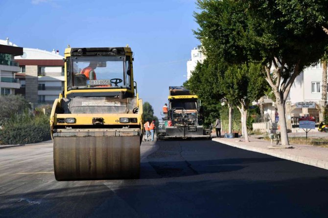Konyaaltı’nda İki Sokak Arasına Bin 500 Ton Sıcak Asfalt