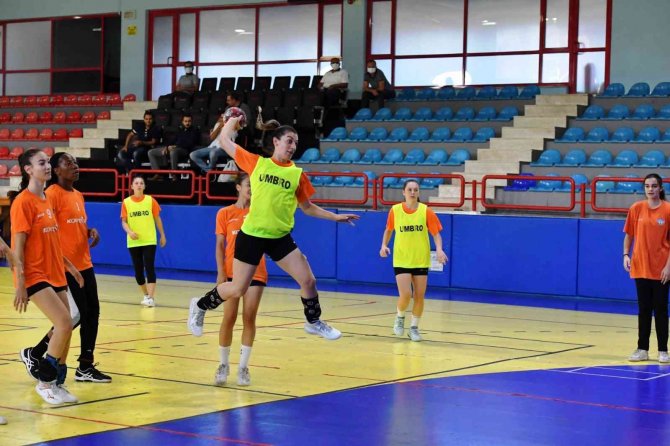 Mavi Kelebekler, Kastamonu Maçında Liderliği Korumak İstiyor