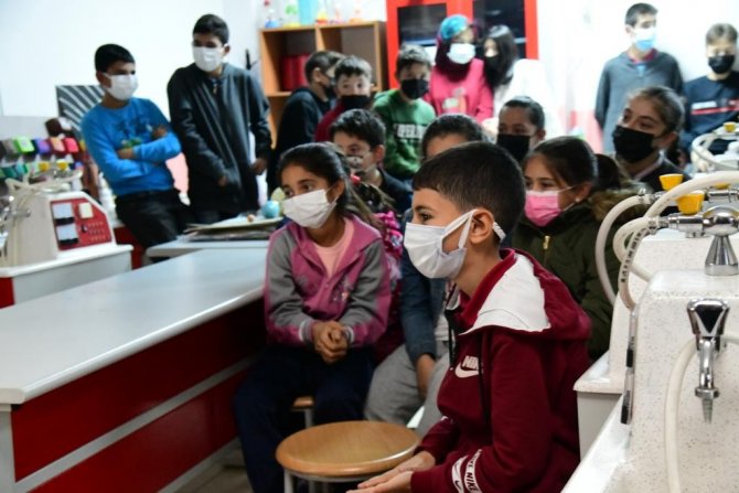 Mamaklı Öğrencilere Gölge Gösterisi İle Tohum Eğitimi