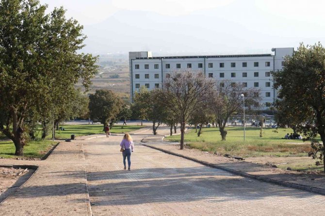 Büyükşehirden Kampüs İçerisine Kilit Parke Yol