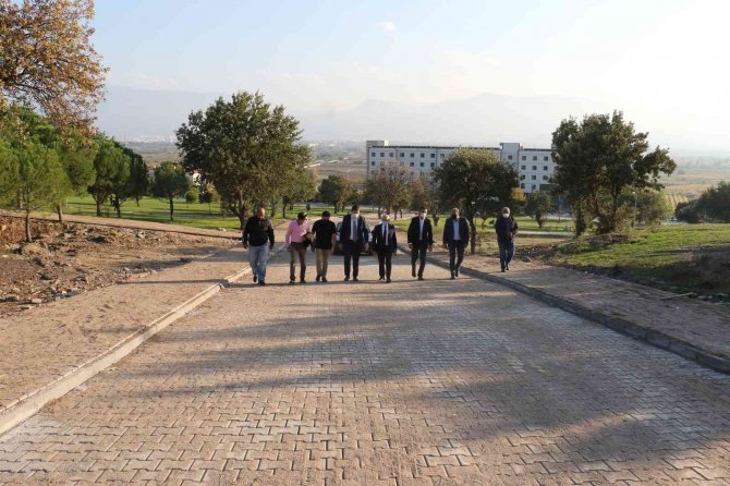 Büyükşehirden Kampüs İçerisine Kilit Parke Yol