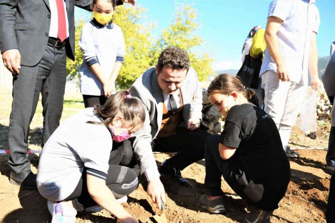 Öğrenciler Arkeolojik Kazı Yaptı