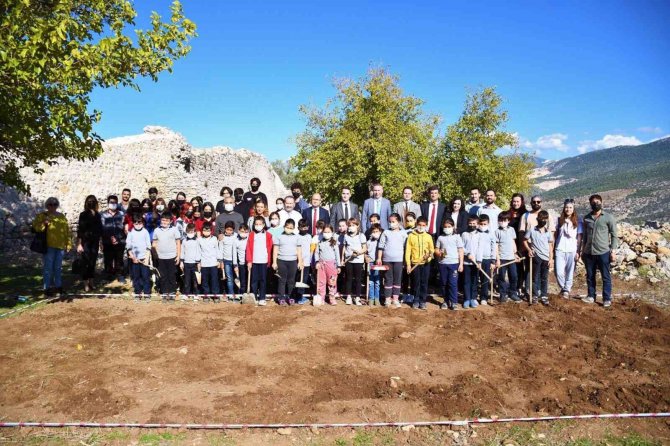 Öğrenciler Arkeolojik Kazı Yaptı