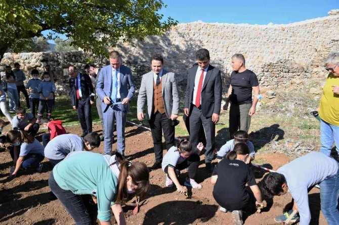Öğrenciler Arkeolojik Kazı Yaptı