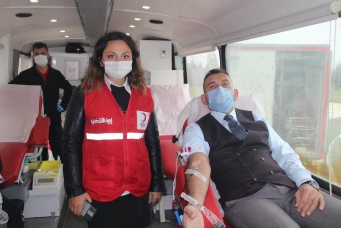 Burhaniye’ De Üniversiteliler Kan Bağışında Bulundu