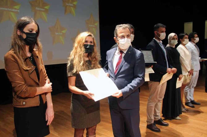 Eğitimde ‘İ̇yi Örnekler’ Ödüllendirildi