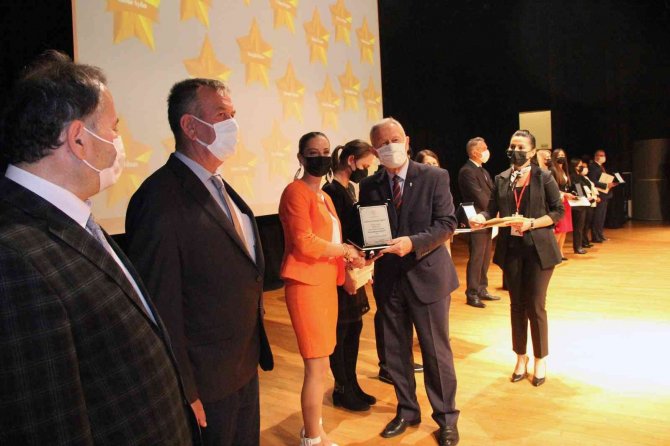 Eğitimde ‘İ̇yi Örnekler’ Ödüllendirildi