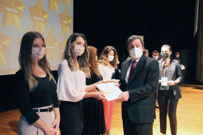 Eğitimde ‘İ̇yi Örnekler’ Ödüllendirildi