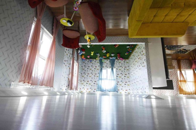 Bu Evi Gören Dönüp Bir Daha Bakıyor
