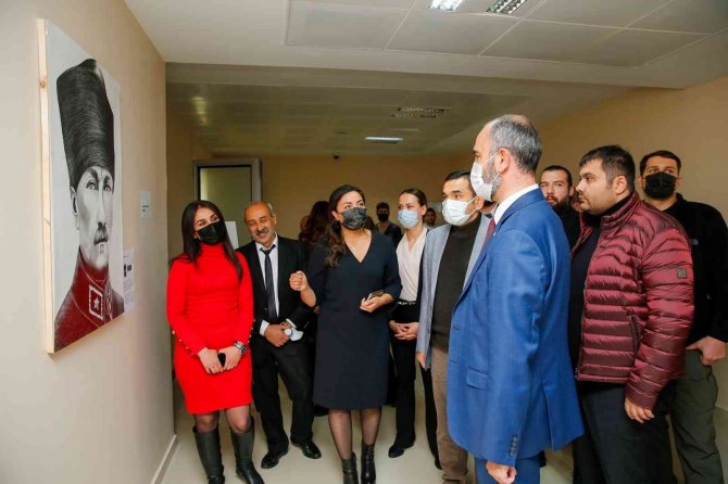 Sanat Ve Tasarım Fakültesi Öğrencilerinden Karma Resim Sergisi