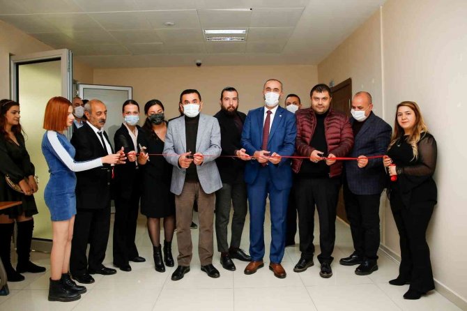 Sanat Ve Tasarım Fakültesi Öğrencilerinden Karma Resim Sergisi