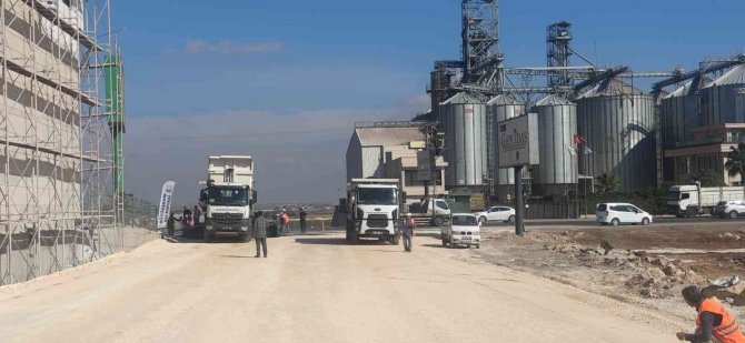 Şanlıurfa’da Sıcak Asfalt Ve Kilitli Beton Parke Çalışması