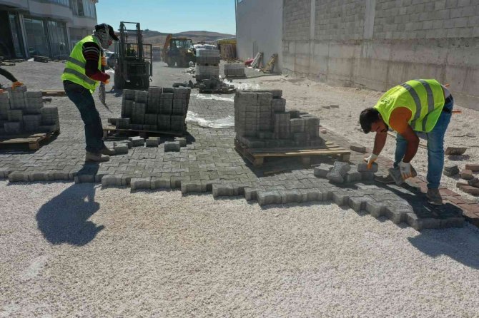 Şanlıurfa’da Sıcak Asfalt Ve Kilitli Beton Parke Çalışması