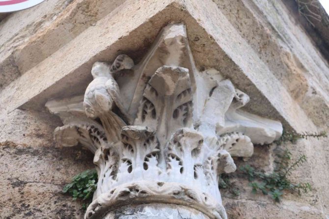Selimiye Camii’ndeki 2 Bin Yıllık ’Zeus Tapınağı’ Sütunu Asırlara Meydan Okuyor
