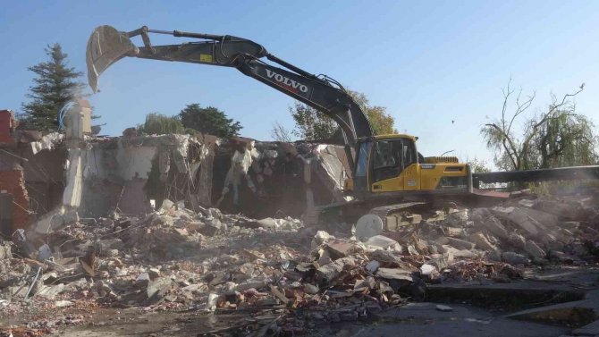 Sinop Meydan Projesi’nde İkinci Etap Yıkımlar Başladı