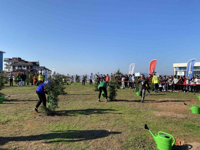 Sultanbeyli’de Gençler Doğa İçin Yarıştı