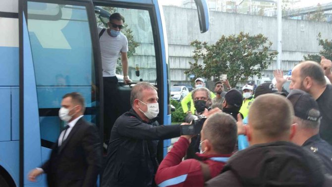 Trabzonspor, Beşiktaş Maçı İçin İ̇stanbul’a Gitti