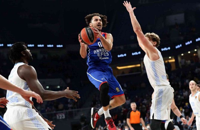 Thy Euroleague: Anadolu Efes: 79 - Zenit: 90