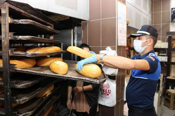 Toroslar Zabıtası Fırınlarda Gramaj Ve Hijyen Denetimi Yaptı