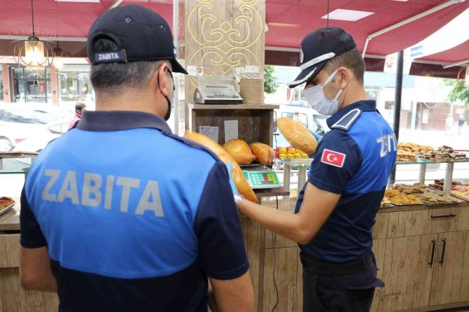 Toroslar Zabıtası Fırınlarda Gramaj Ve Hijyen Denetimi Yaptı