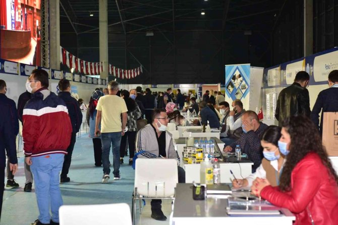 ’Tuzla İ̇stihdam Fuarı’nın İlk Gününde 2 Bin 700 Vatandaş İş Başvurusunda Bulundu
