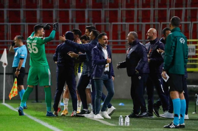 Uefa Avrupa Ligi: Royal Antwerp: 0 - Fenerbahçe: 3 (İ̇lk Yarı)