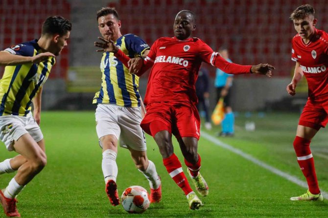 Uefa Avrupa Ligi: Royal Antwerp: 0 - Fenerbahçe: 3 (İ̇lk Yarı)
