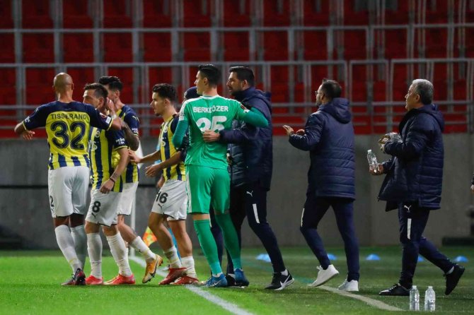 Uefa Avrupa Ligi: Royal Antwerp: 0 - Fenerbahçe: 3 (İ̇lk Yarı)