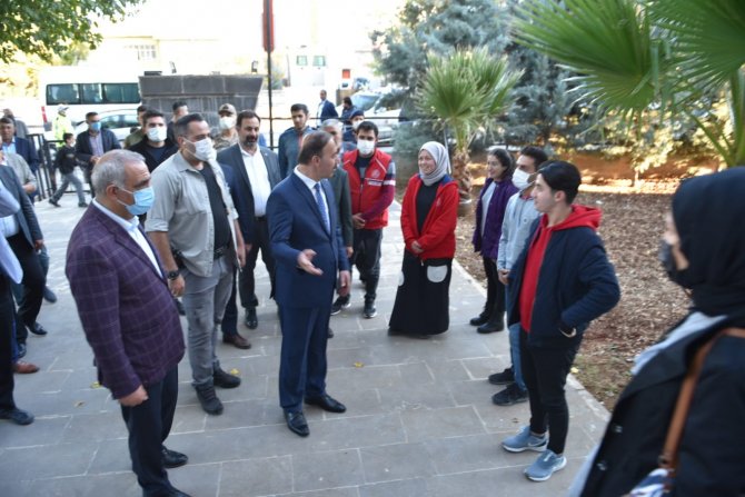 Vali Erin Hilvan’da Gençlerle Buluştu