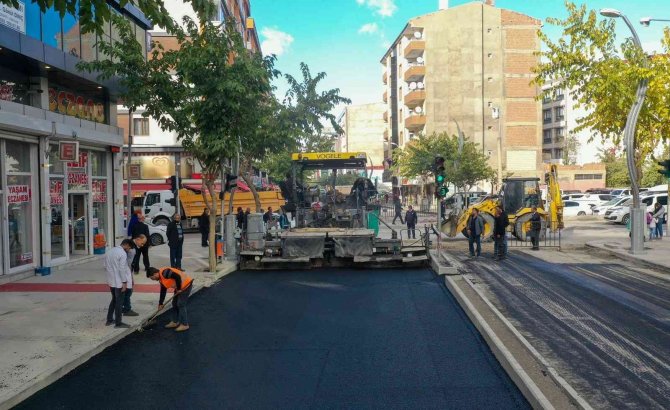 Zübeyde Hanım Caddesi’nde Asfaltlama Çalışmalarına Başlandı
