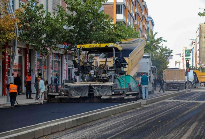 Zübeyde Hanım Caddesi’nde Asfaltlama Çalışmalarına Başlandı