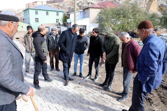 Gürpınar’da Parke Taşı Çalışmaları Sürüyor
