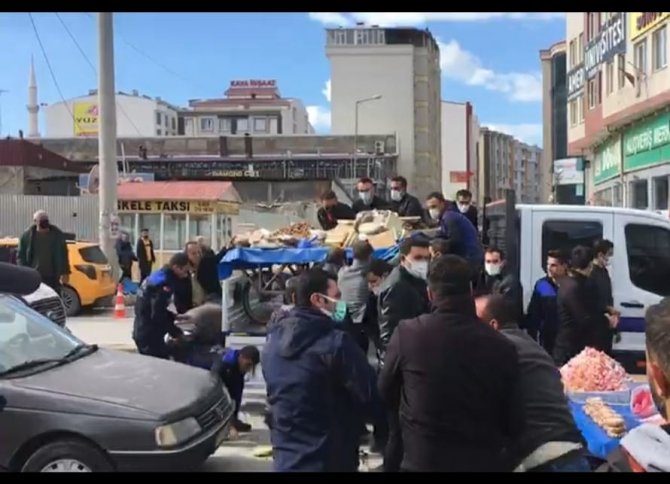 İ̇pekyolu’nda Son Kullanma Tarihi Geçen Kuruyemiş Ele Geçirildi